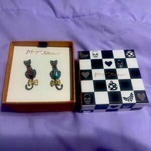 Betsey Jonson's cat earrings